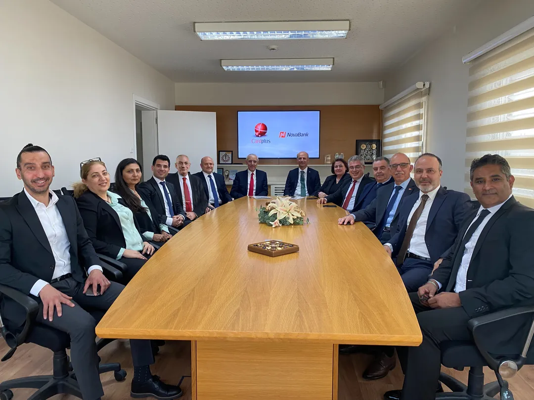Novabank toplantı salonunda bir toplantı